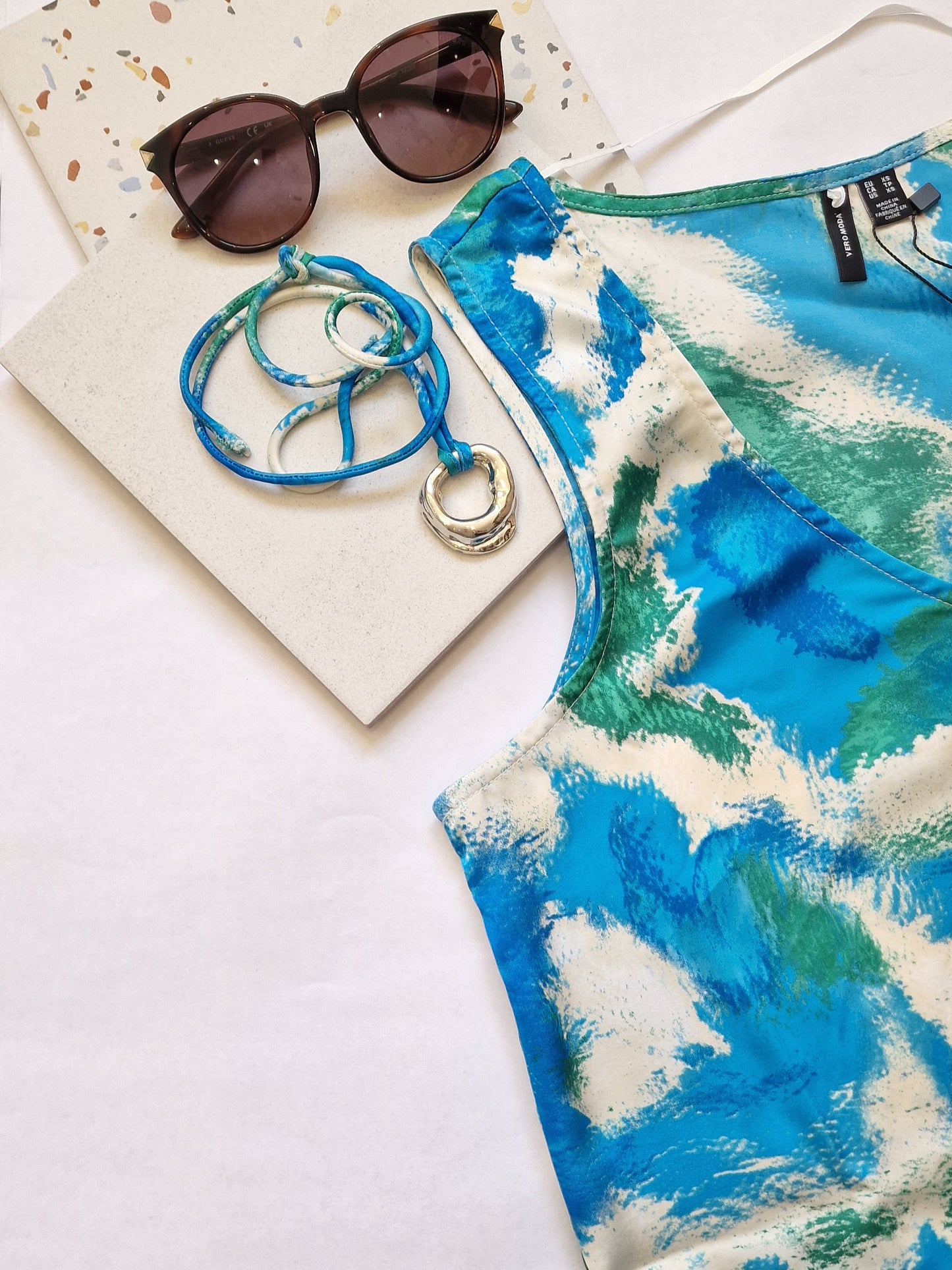 Top azul estampado