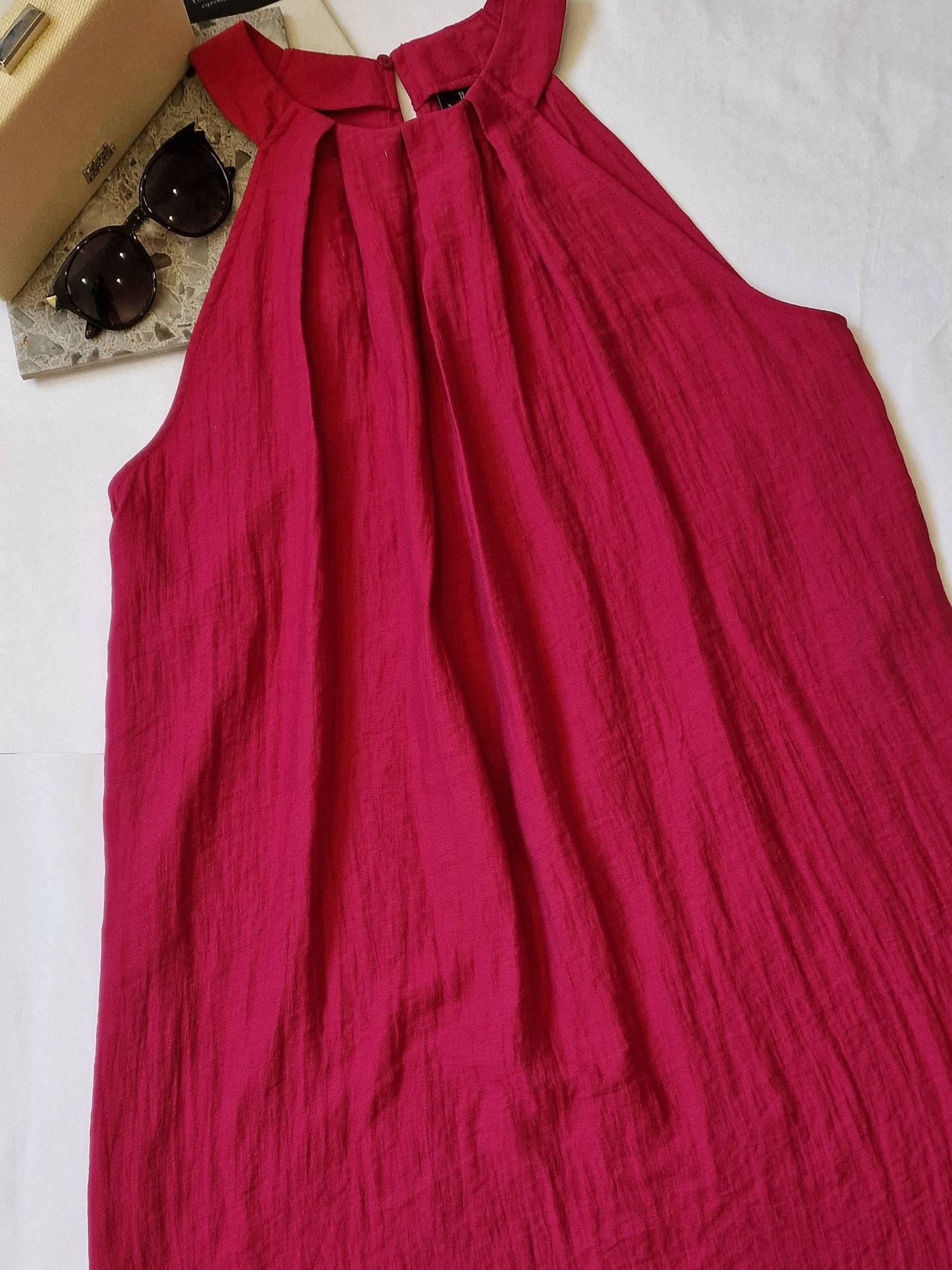 SHORT DRESS WITH DUMBBELL NECKLINE EVALINA