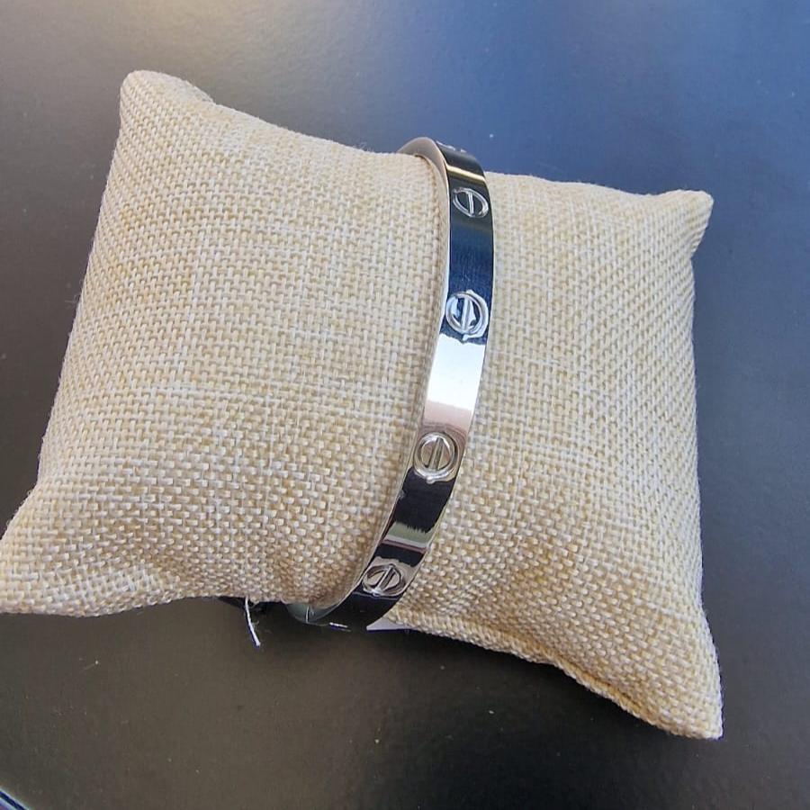 Rigid stainless steel bracelet