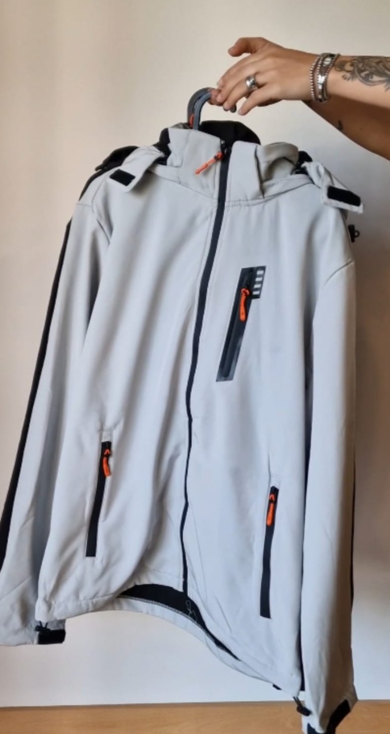 Jaqueta Softshell com Capuz