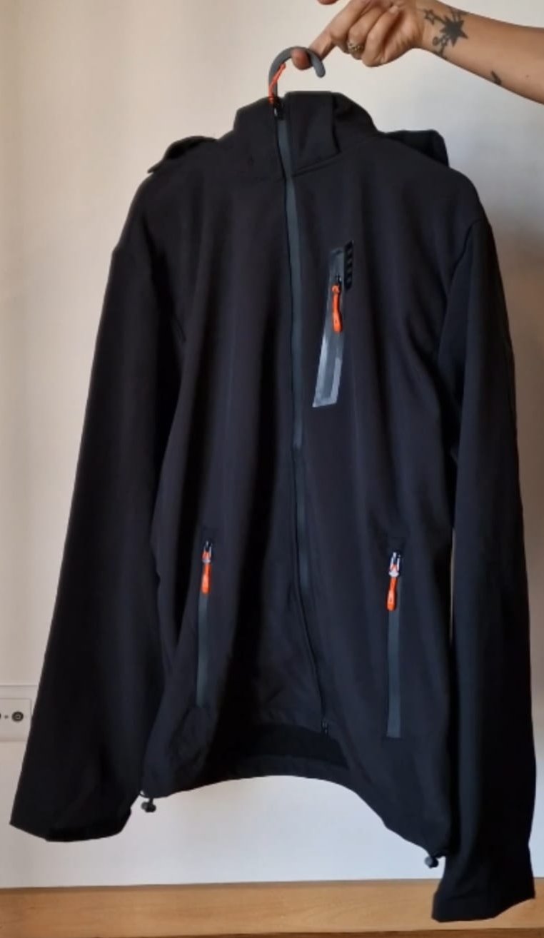 Jaqueta Softshell com Capuz