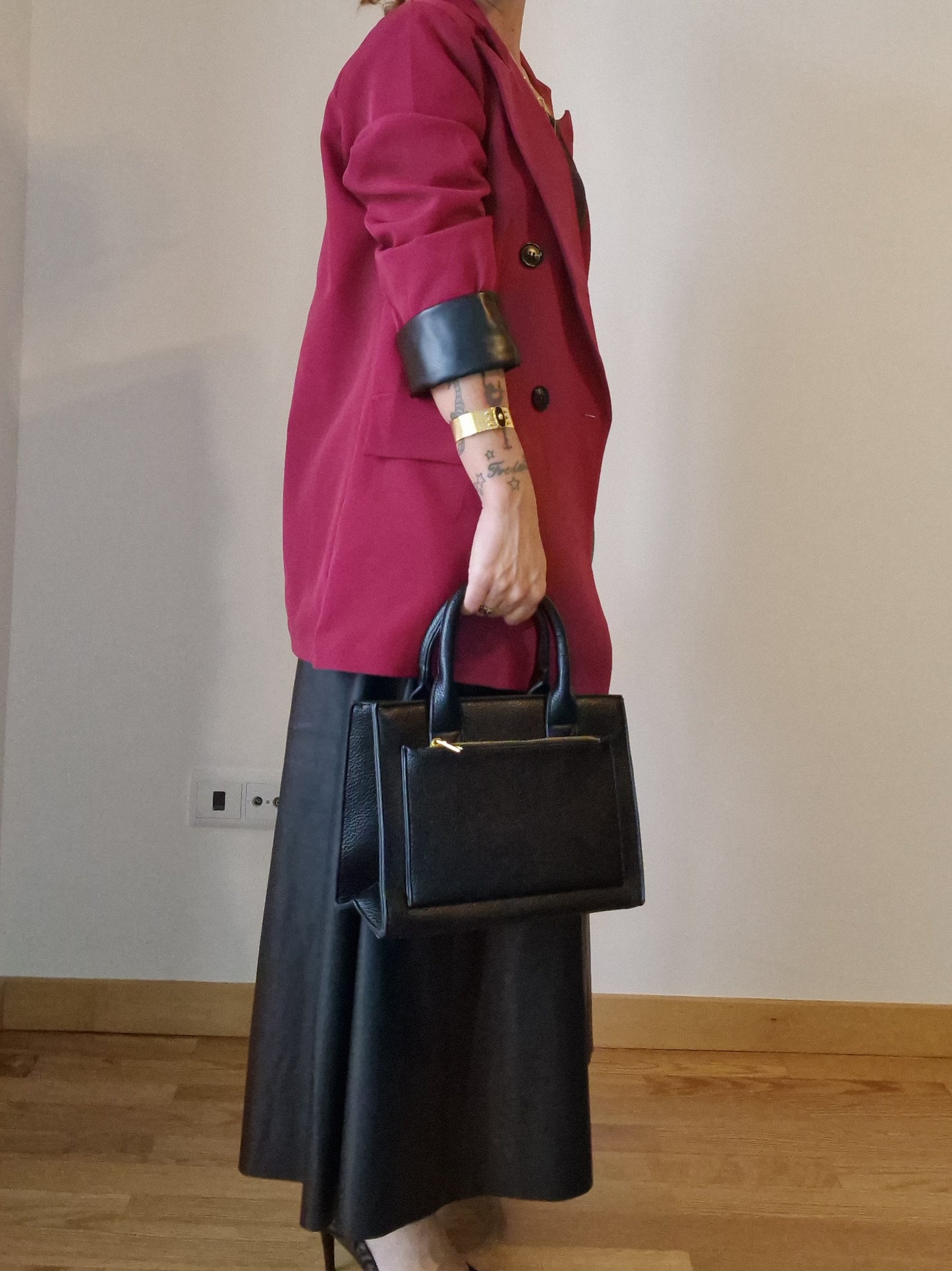 Saia Comprida Camille em Pele Sintética - Moda Sustentável e Versátil