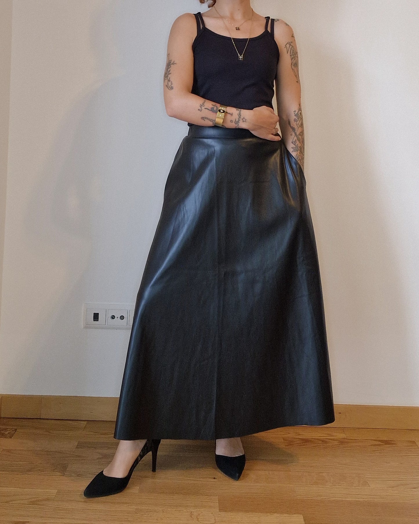 Saia Comprida Camille em Pele Sintética - Moda Sustentável e Versátil