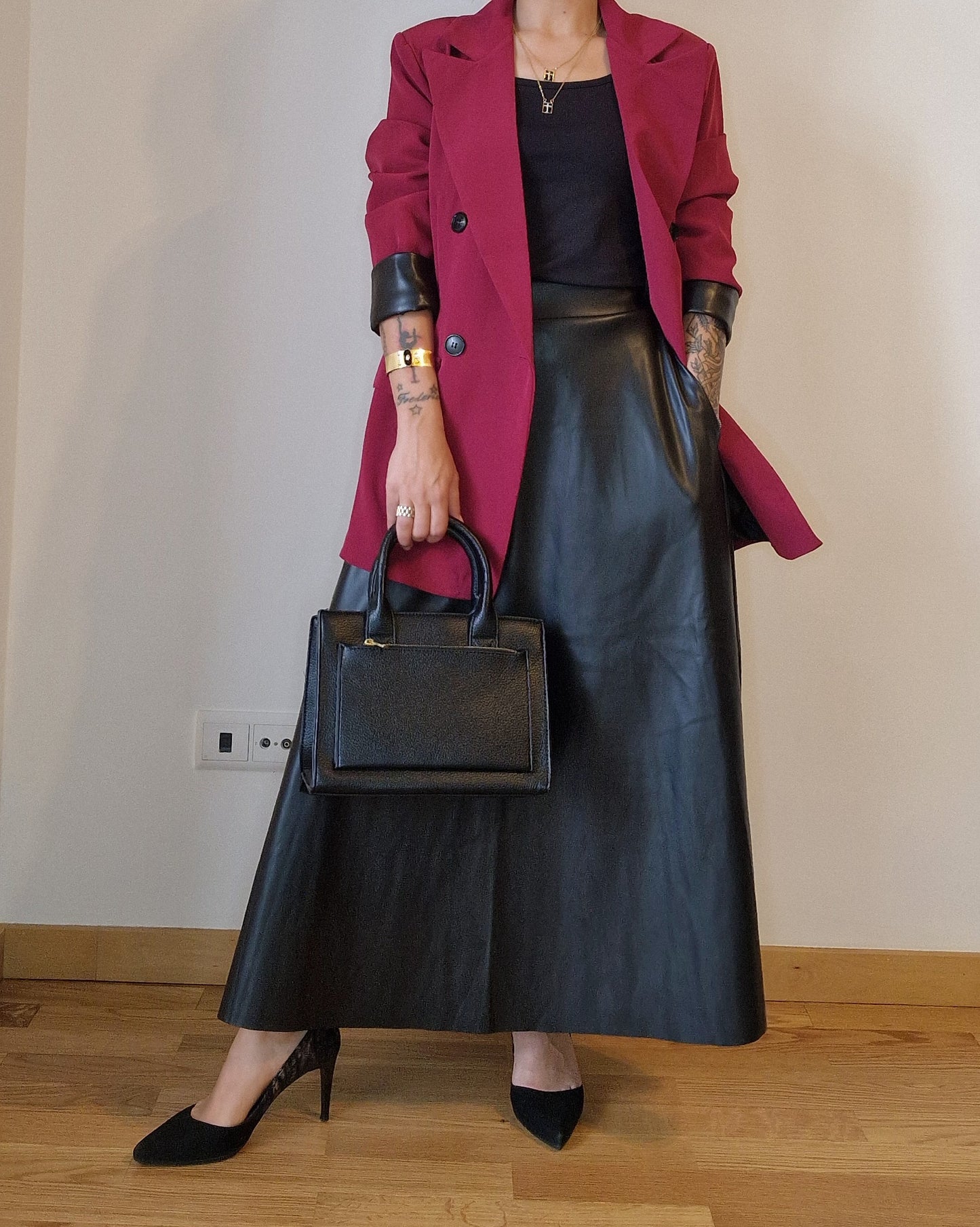 Saia Comprida Camille em Pele Sintética - Moda Sustentável e Versátil