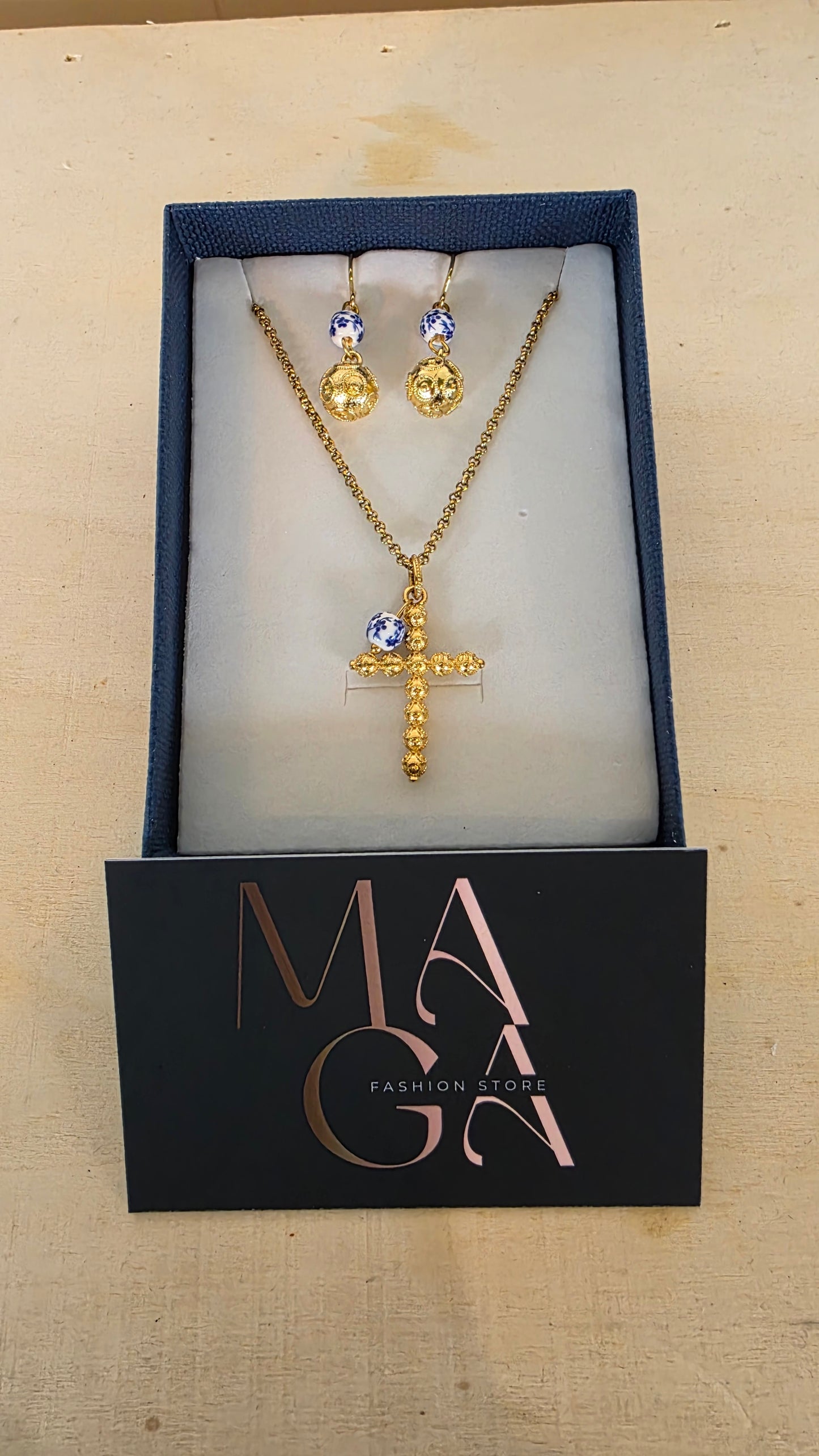 Conjunto Cruz com as Bolas do Minho – Fé, Tradição e Elegância Portuguesa