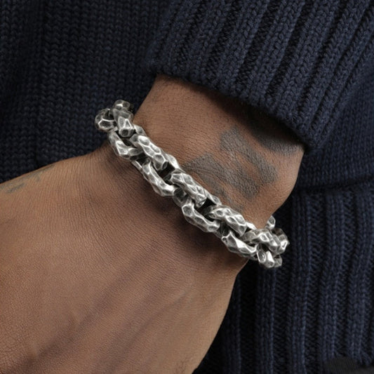 Pulseira Premium em Aço Titânio Texturizado