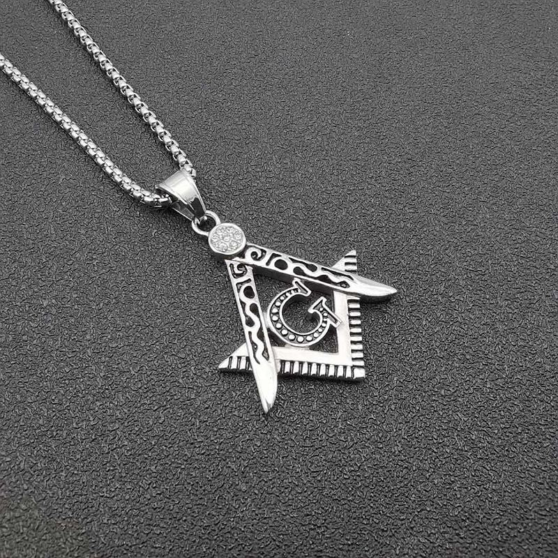 Colar em Aço Titânio