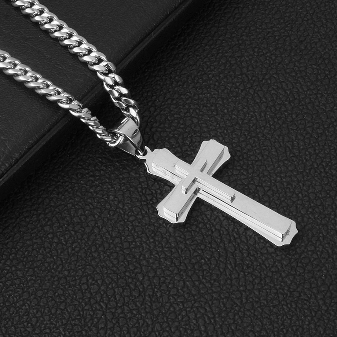 Colar Cruz em Aço Inoxidável