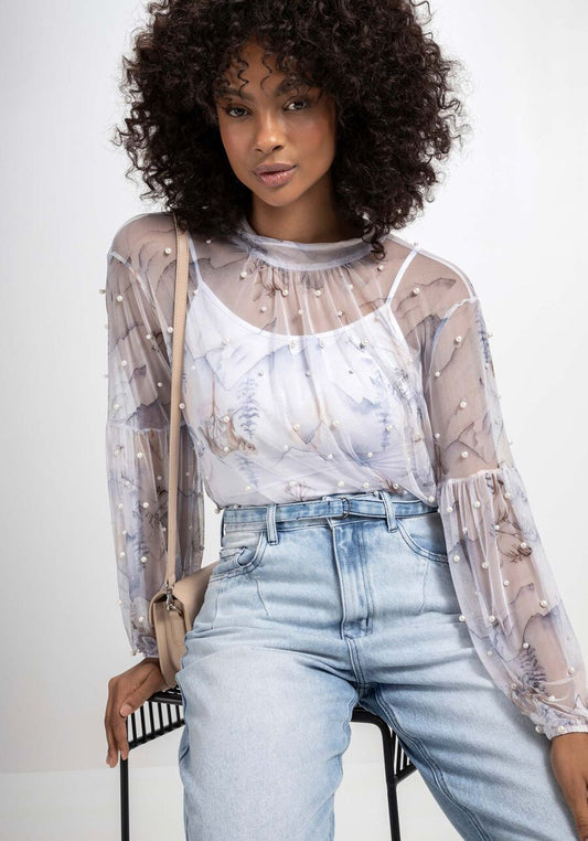 CAMISOLA EM TULE ESTAMPADA COM DETALHE EM PÉROLAS