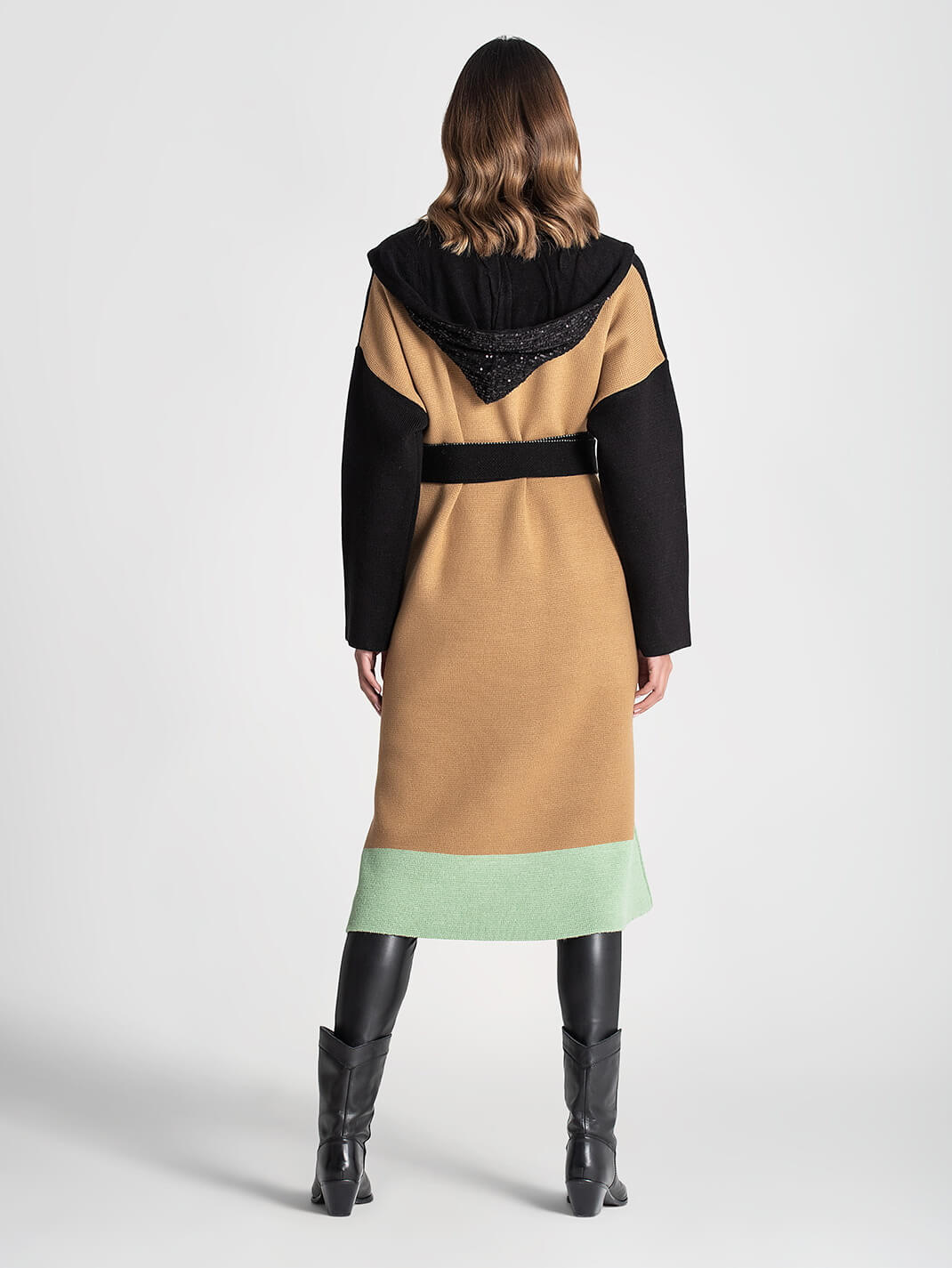 CASACO COMPRIDO COM LANTEJOULAS