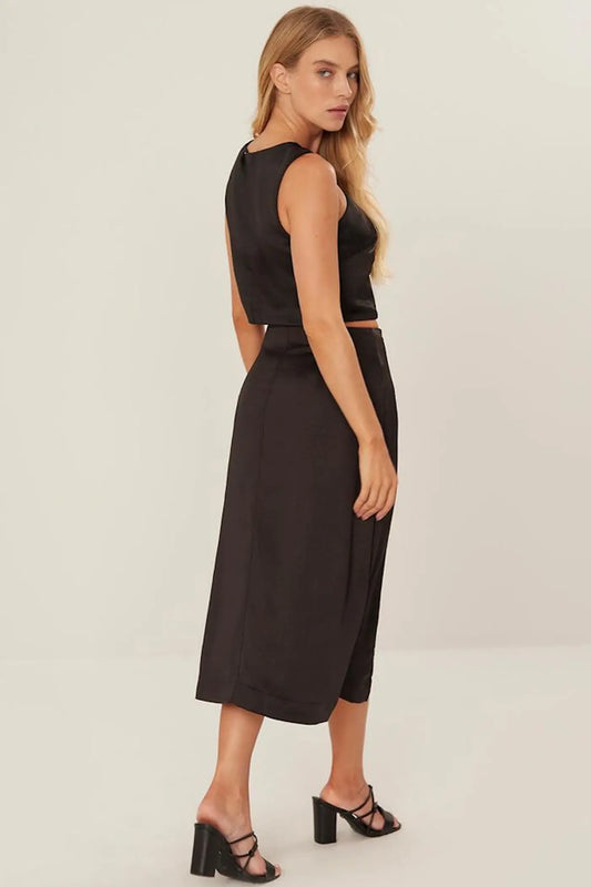 BLUSA CROPPED COM DETALHE BOTÕES