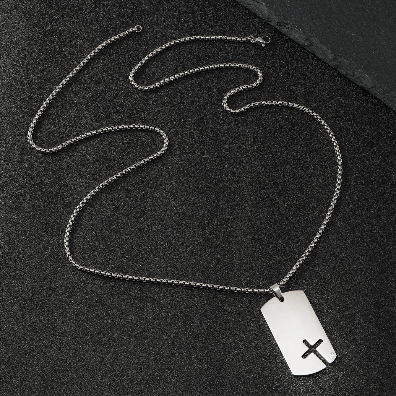 Colar Cruz em Aço Inoxidável