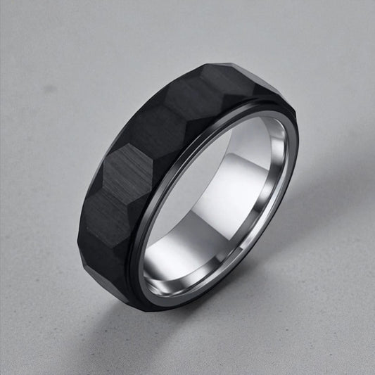 Anel Facetado em Aço de Tungsténio Escovado