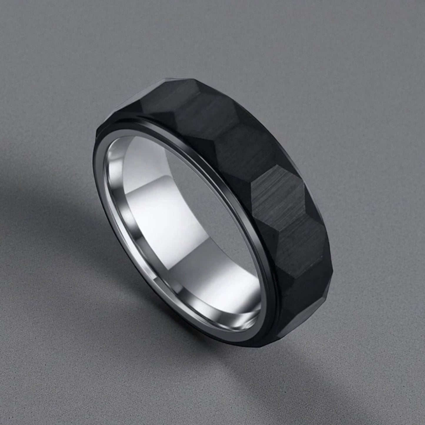 Anel Facetado em Aço de Tungsténio Escovado