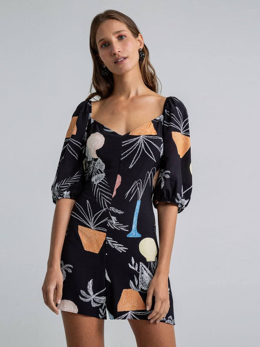 MACACÃO CURTO DE APERTAR NAS COSTAS