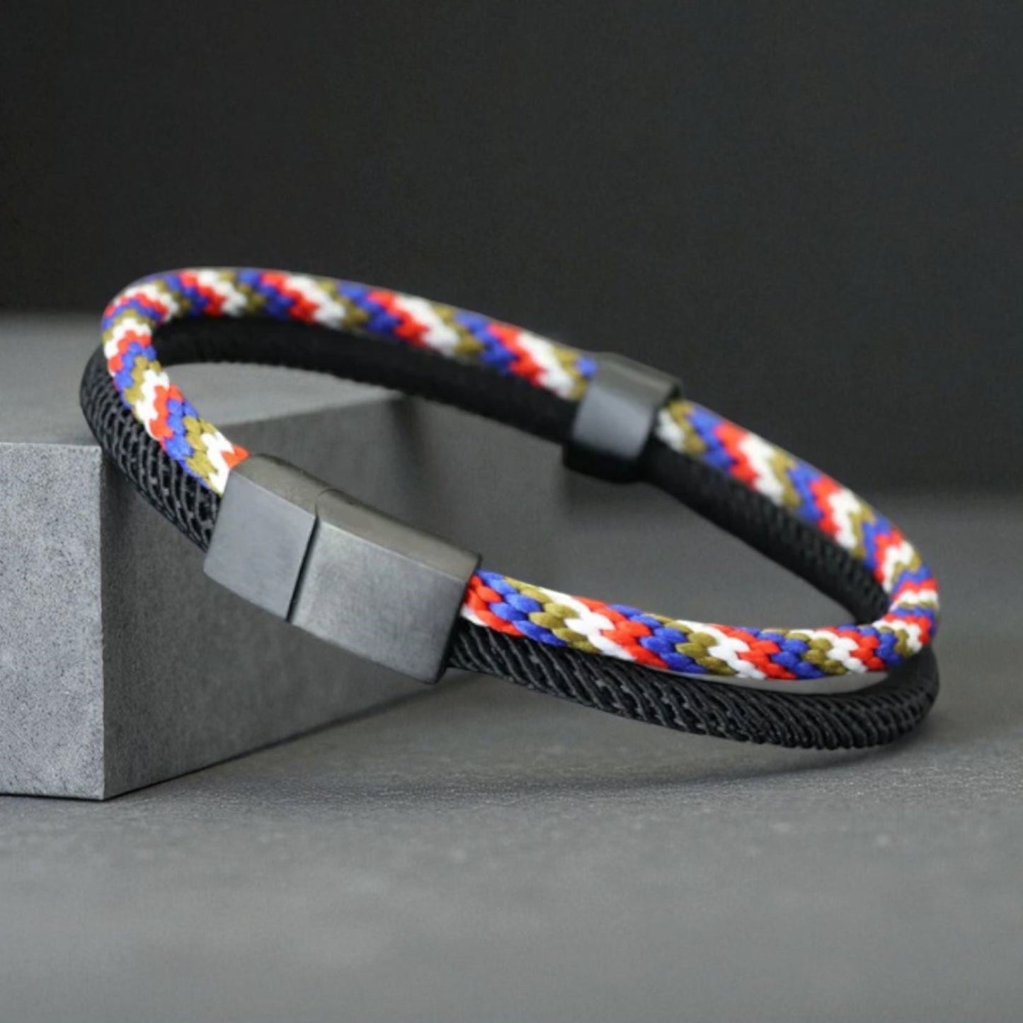 Pulseira Trançada com Fecho em Aço Inoxidável